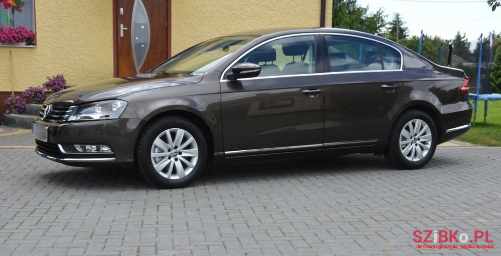 2015' Volkswagen Passat photo #2