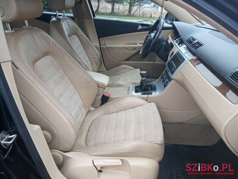 2005' Volkswagen Passat photo #4