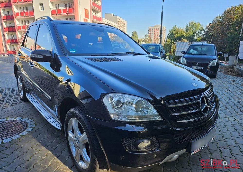 2008' Mercedes-Benz Ml photo #3