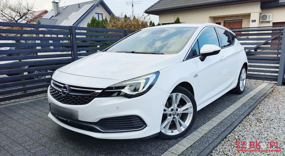 2017' Opel Astra photo #4