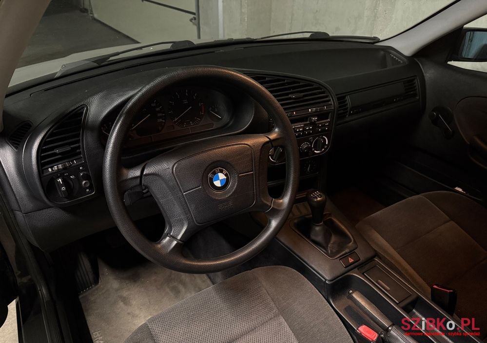 1994' BMW 3 Series 318I photo #5