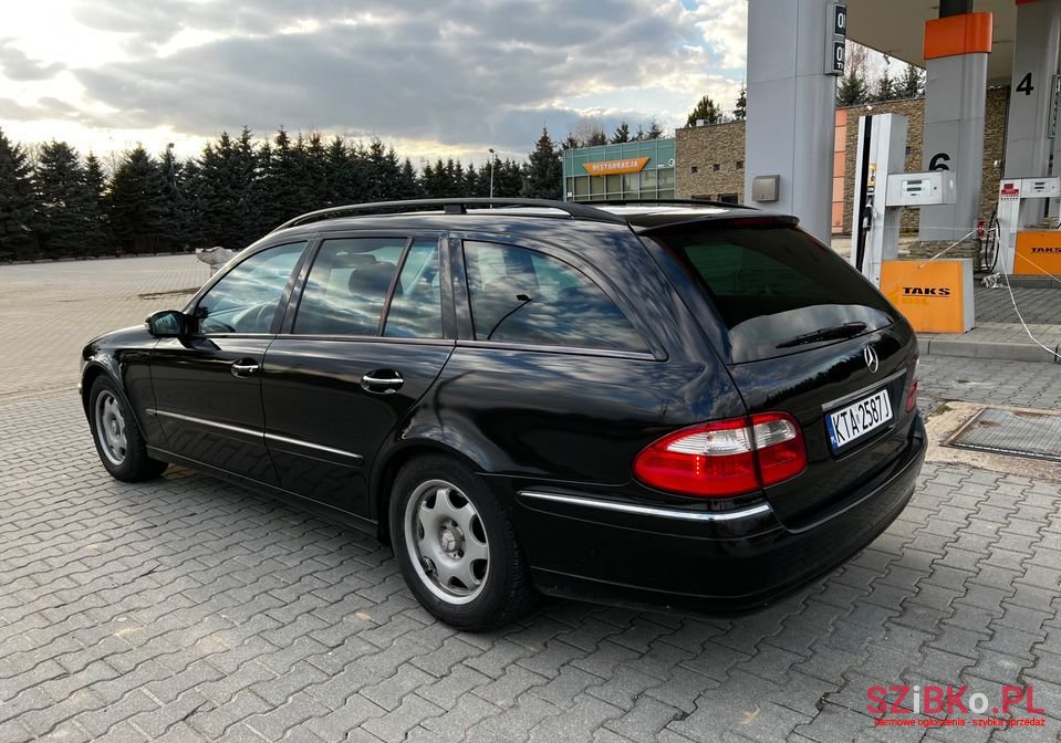 2004' Mercedes-Benz E-Class photo #3