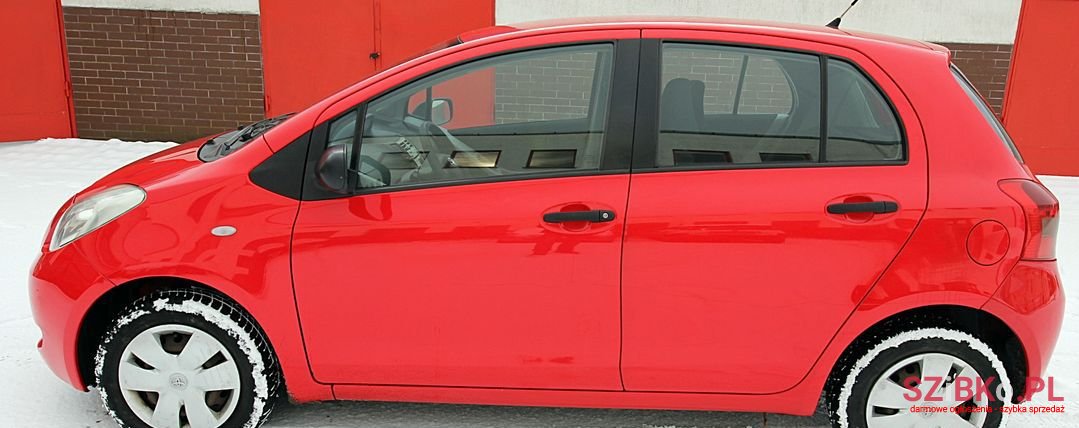 2008' Toyota Yaris photo #2