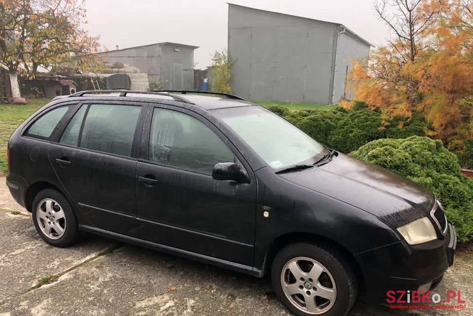 2001' Skoda Fabia photo #1