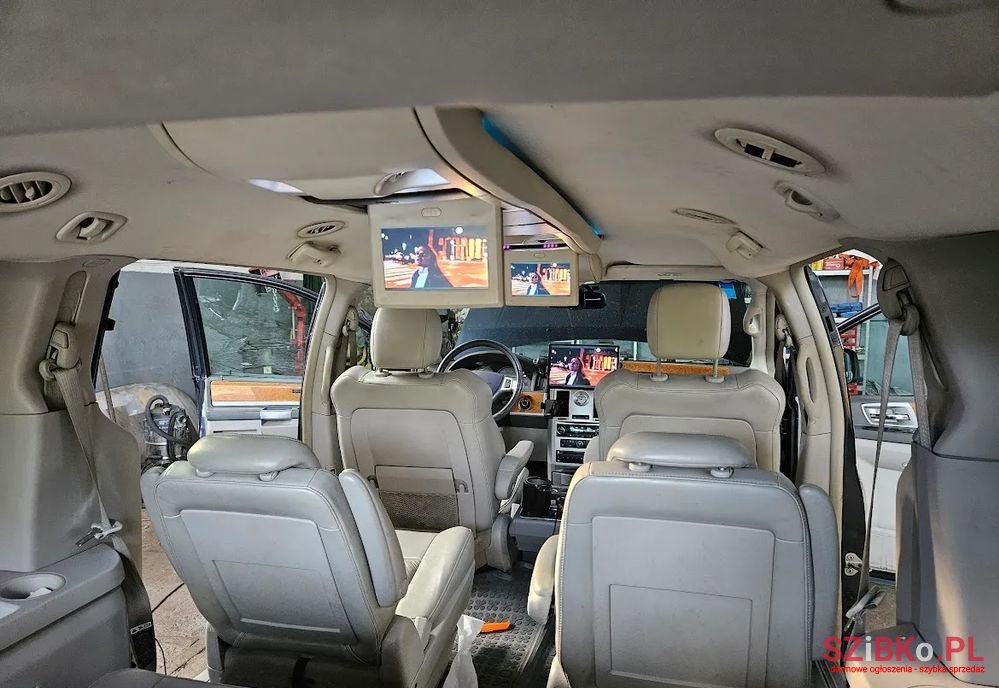 2008' Chrysler Town & Country 4.0 Limited photo #3