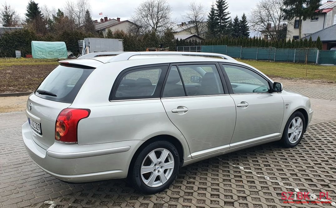 2004' Toyota Avensis photo #3