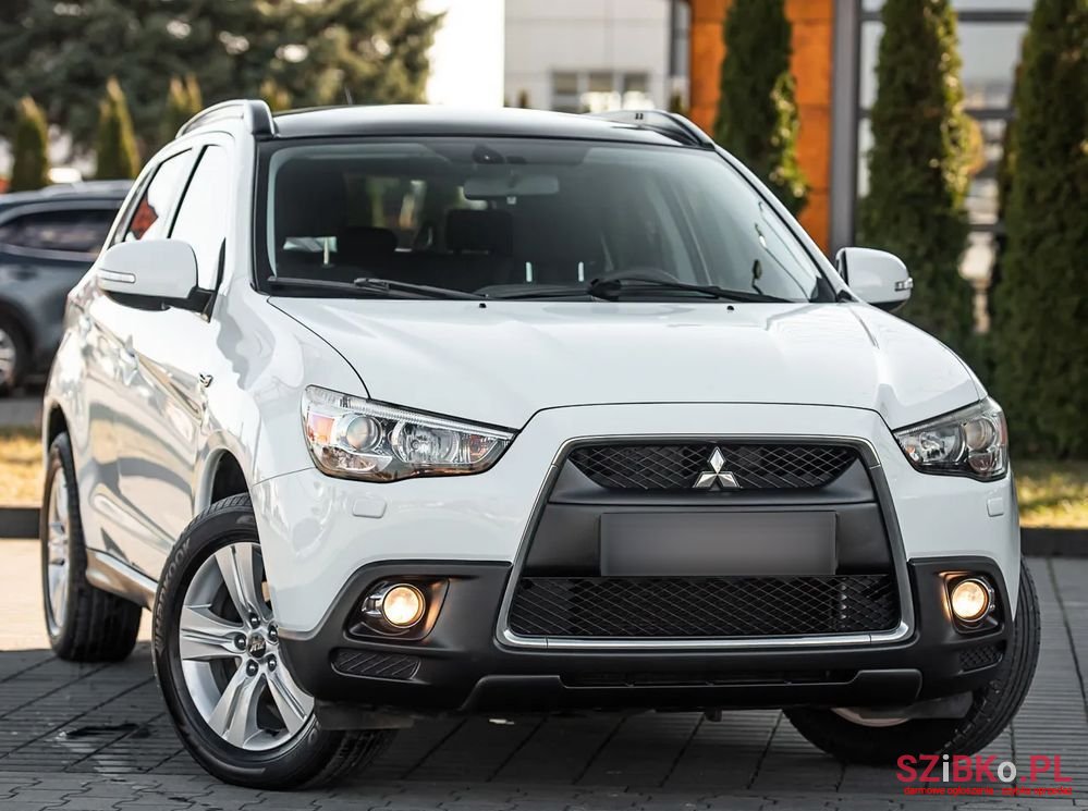 2011' Mitsubishi ASX photo #2