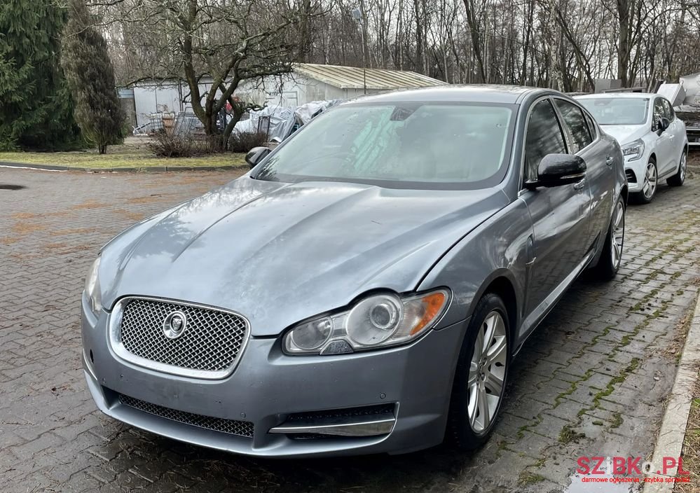2010' Jaguar XF 3.0 V6 D Luxury photo #3