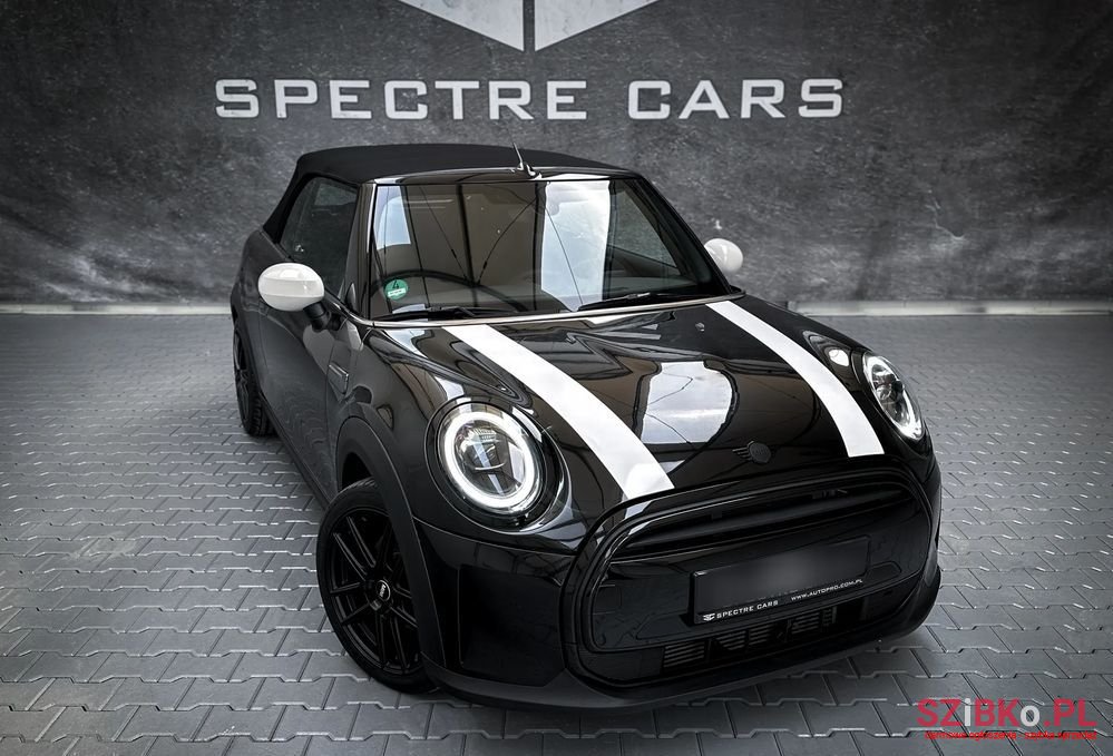2021' MINI Cooper Standard photo #3