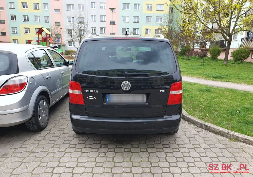 2005' Volkswagen Touran photo #3