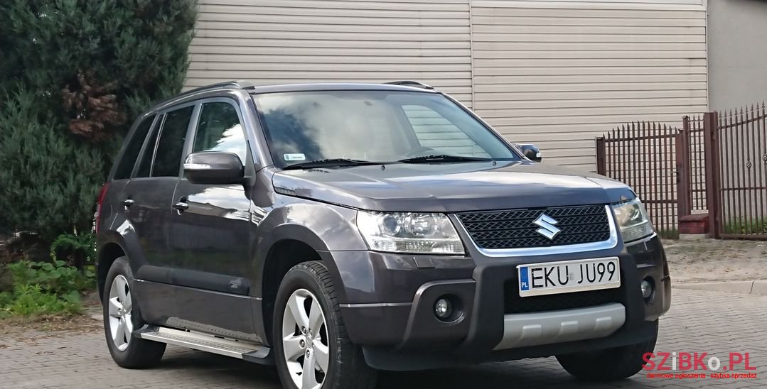 2010' Suzuki Grand Vitara photo #1