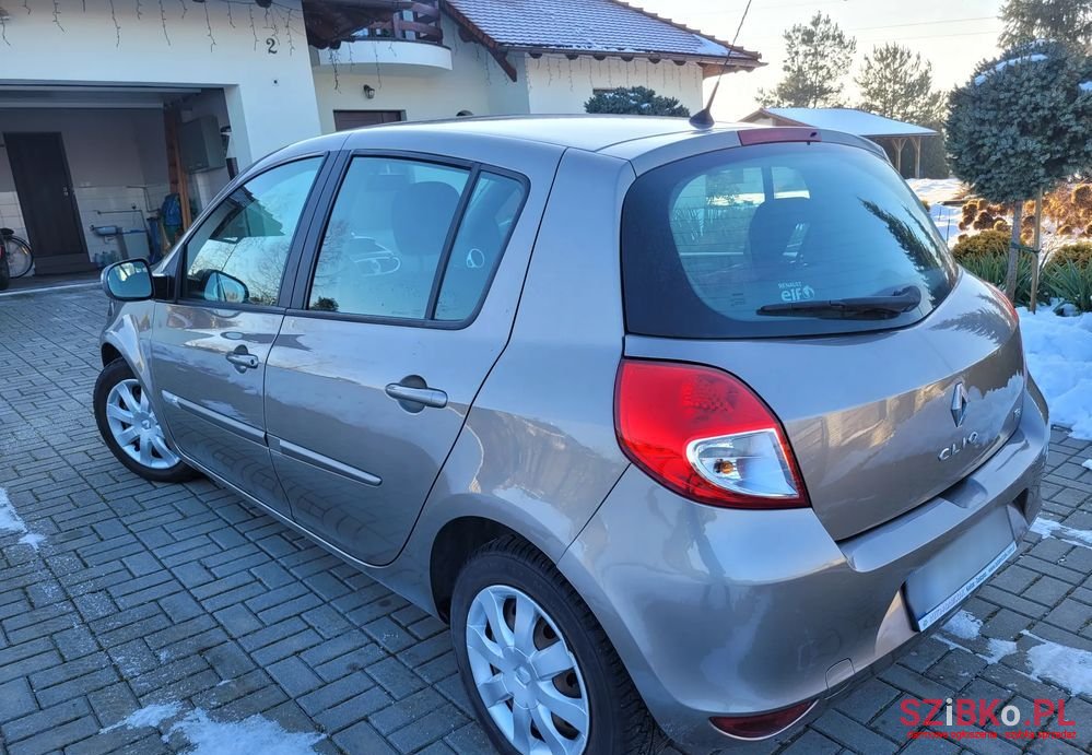 2012' Renault Clio photo #1
