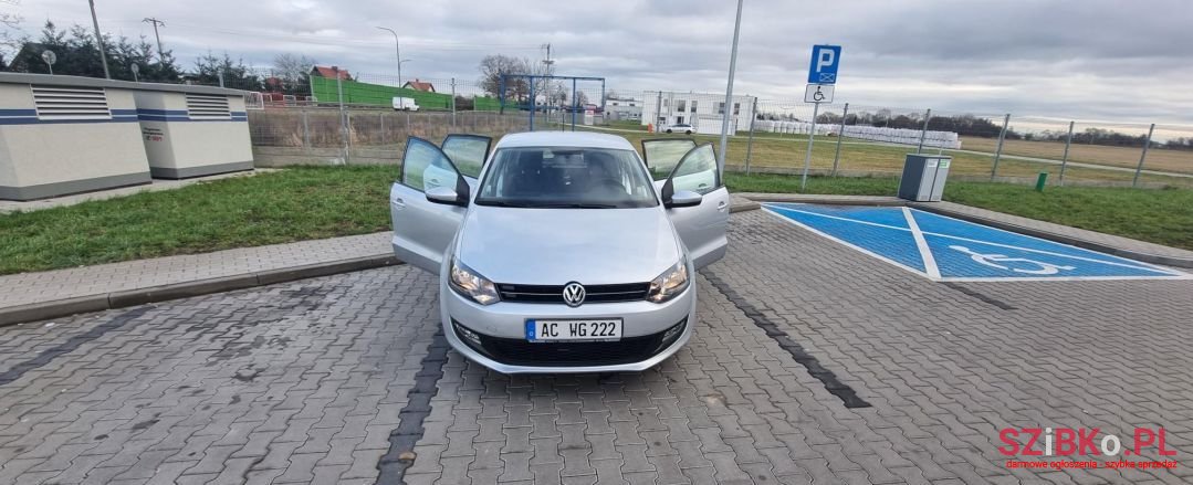 2011' Volkswagen Polo photo #6