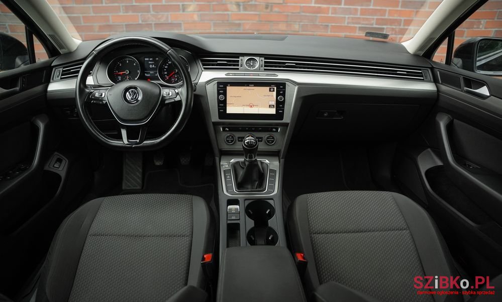 2018' Volkswagen Passat photo #4