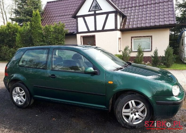 2002' Volkswagen Golf photo #1