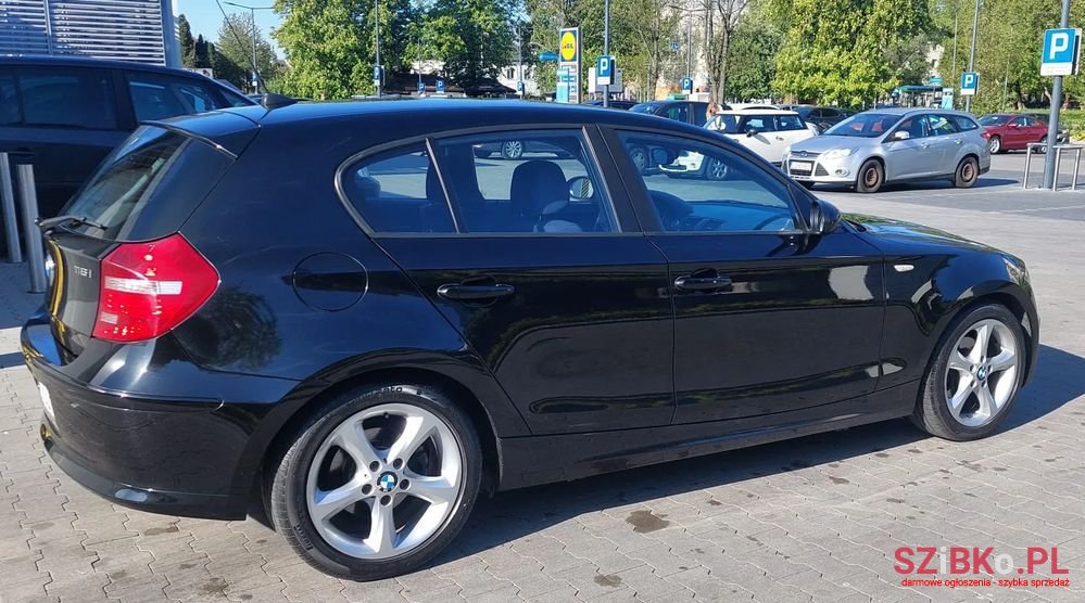 2009' BMW 1 Series 116I photo #4