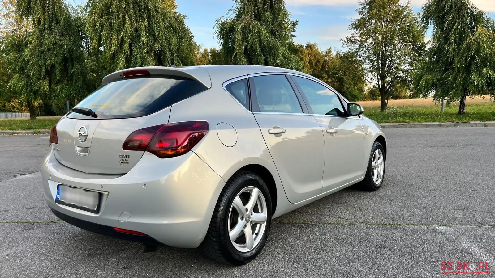 2010' Opel Astra photo #3