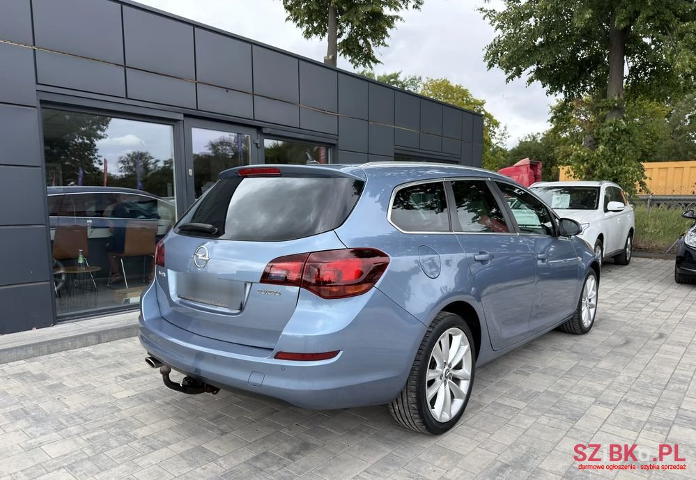 2011' Opel Astra 1.4 T Cosmo photo #6