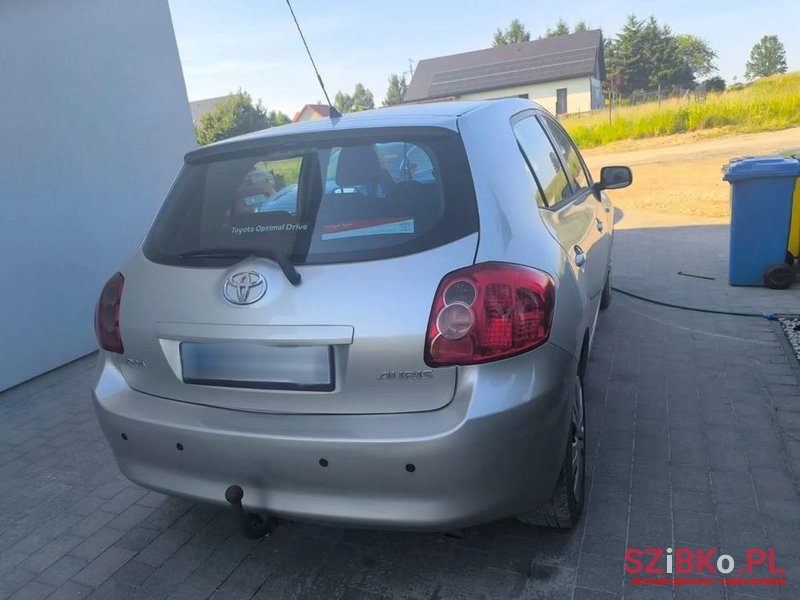2009' Toyota Auris 2.0 D-4D photo #2
