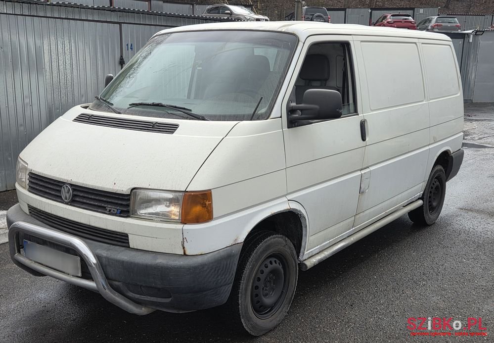 2001' Volkswagen Transporter L photo #1