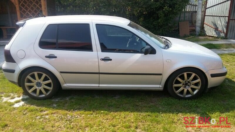 2000' Volkswagen Golf photo #1