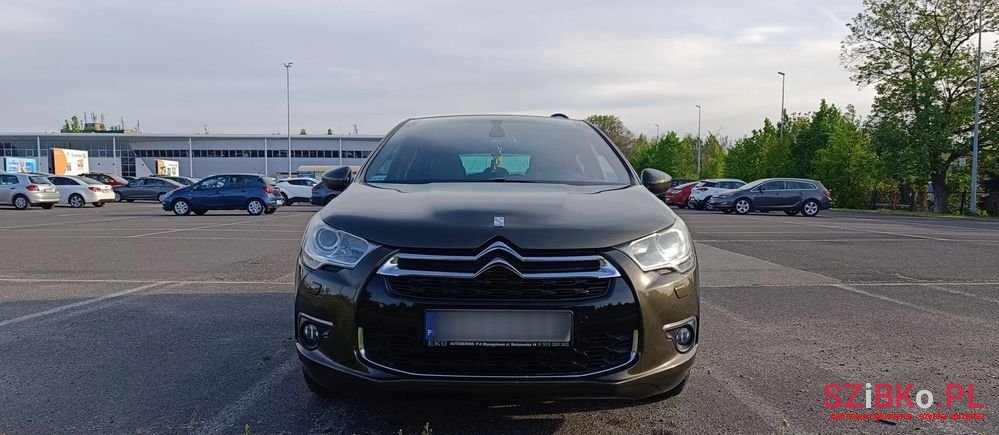 2011' Citroen DS4 photo #2