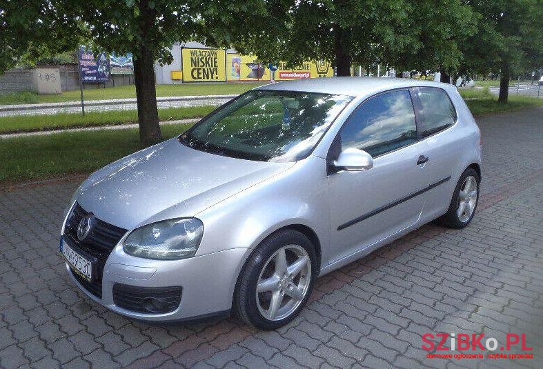 2004' Volkswagen Golf photo #1