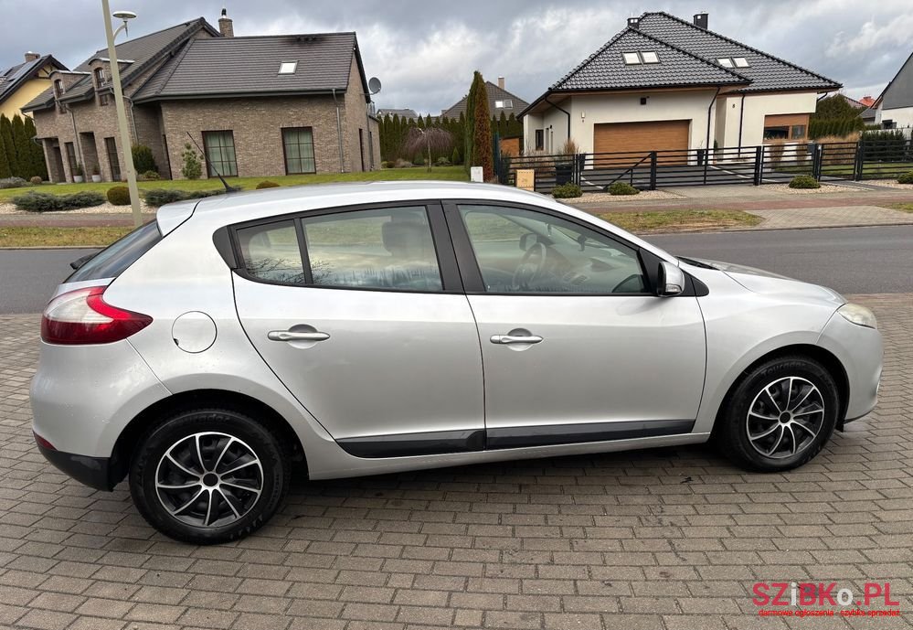2010' Renault Megane photo #4