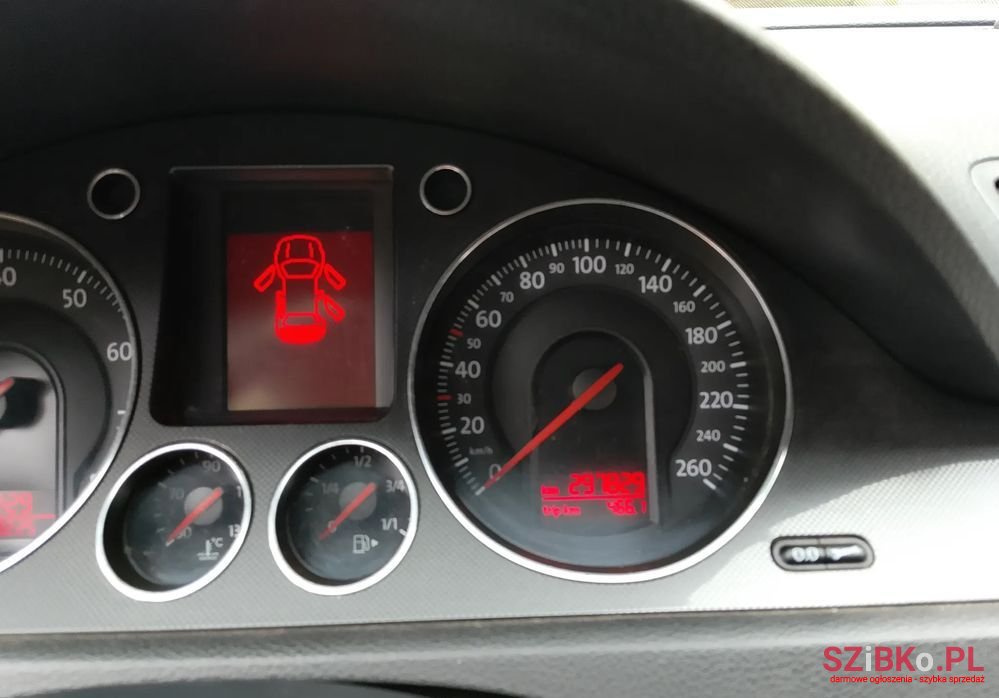 2006' Volkswagen Passat photo #6