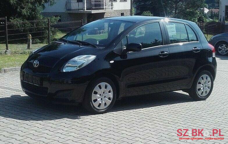 2009' Toyota Yaris photo #1