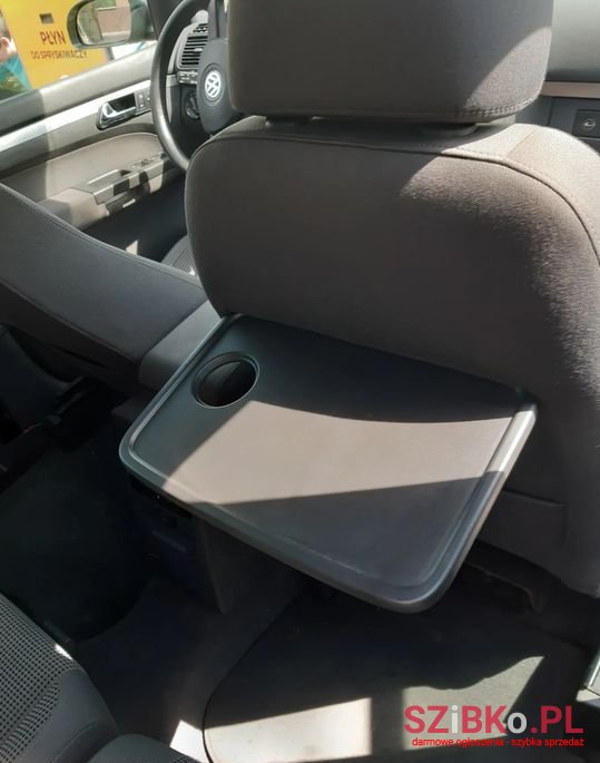 2004' Volkswagen Touran photo #5