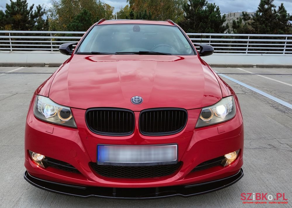 2010' BMW 3 Series 318I Touring photo #1