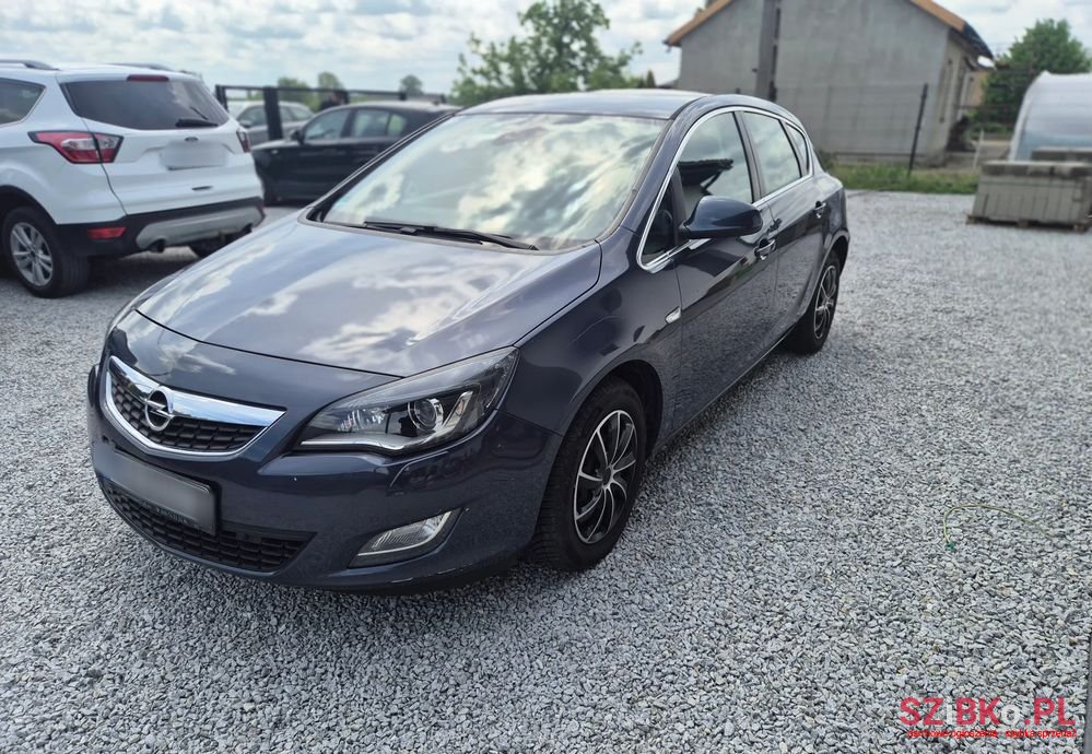 2010' Opel Astra 1.4 Ecoflex Cosmo photo #1