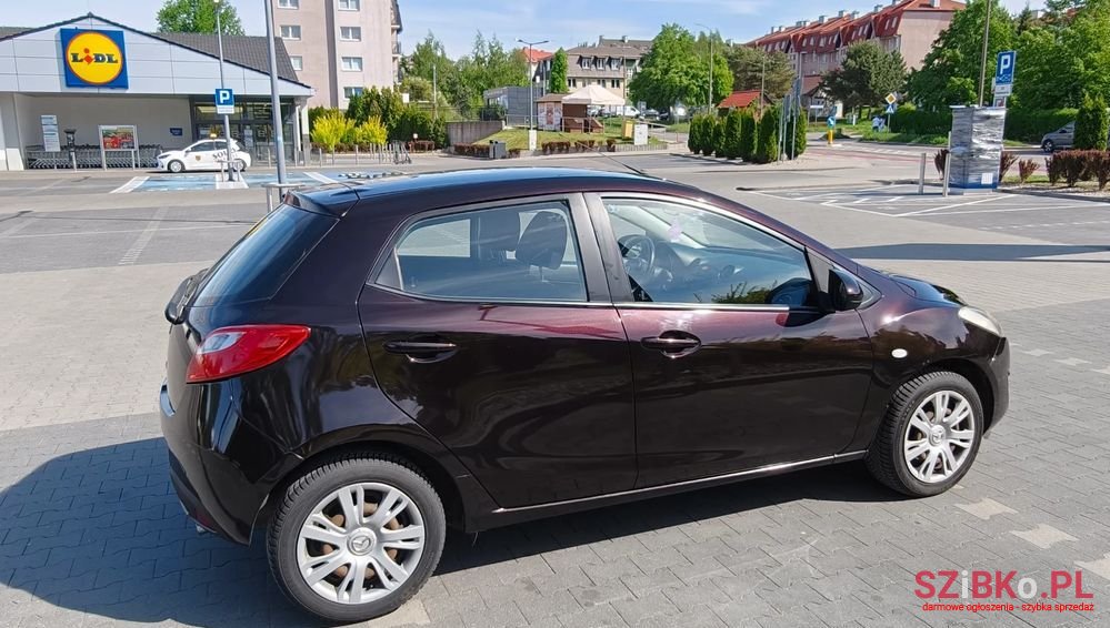 2011' Mazda 2 1.3 Exclusive photo #2