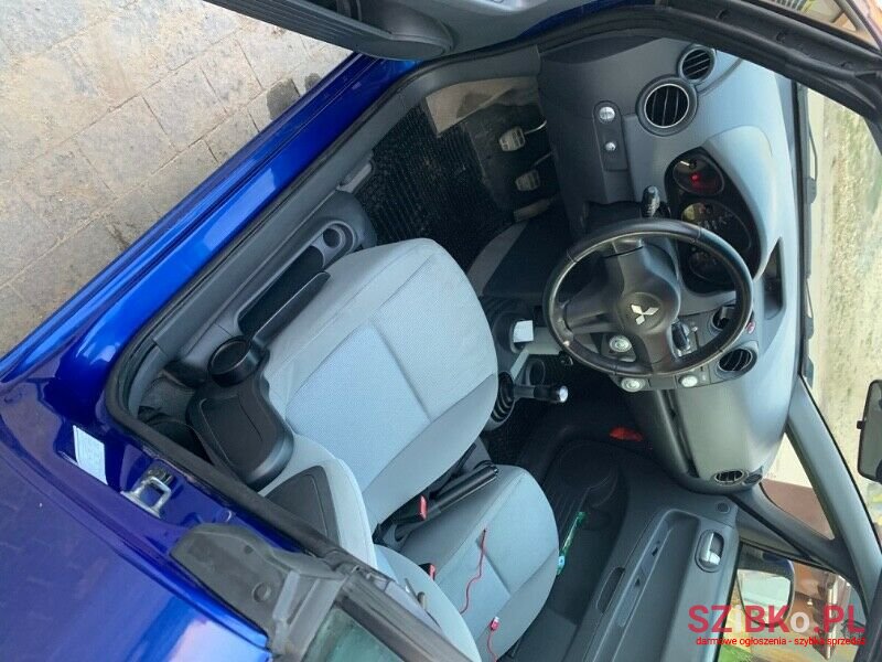 2006' Mitsubishi Colt photo #1