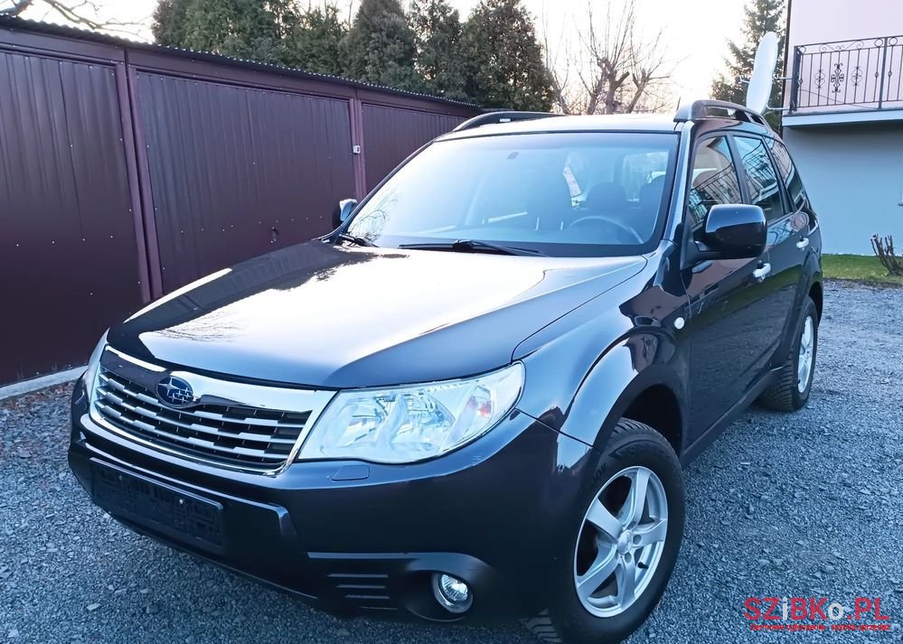 2010' Subaru Forester 2.0X Comfort photo #6