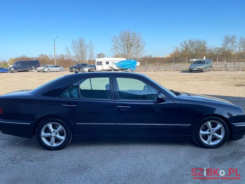 2001' Mercedes-Benz E-Class photo #4