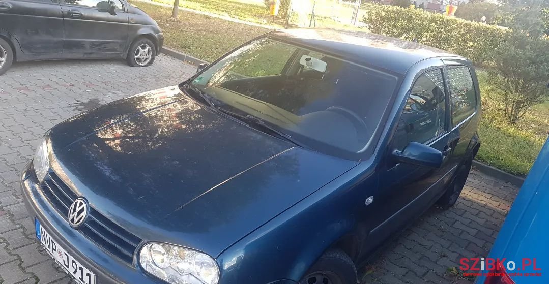 2001' Volkswagen Golf photo #5