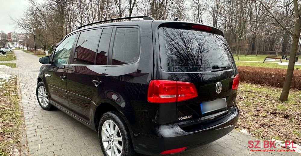 2011' Volkswagen Touran photo #6