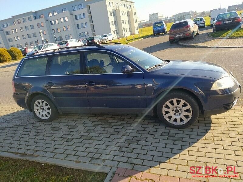 2001' Volkswagen Passat photo #1