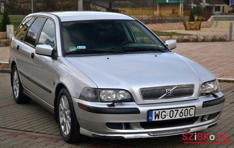 2001' Volvo V40 photo #1