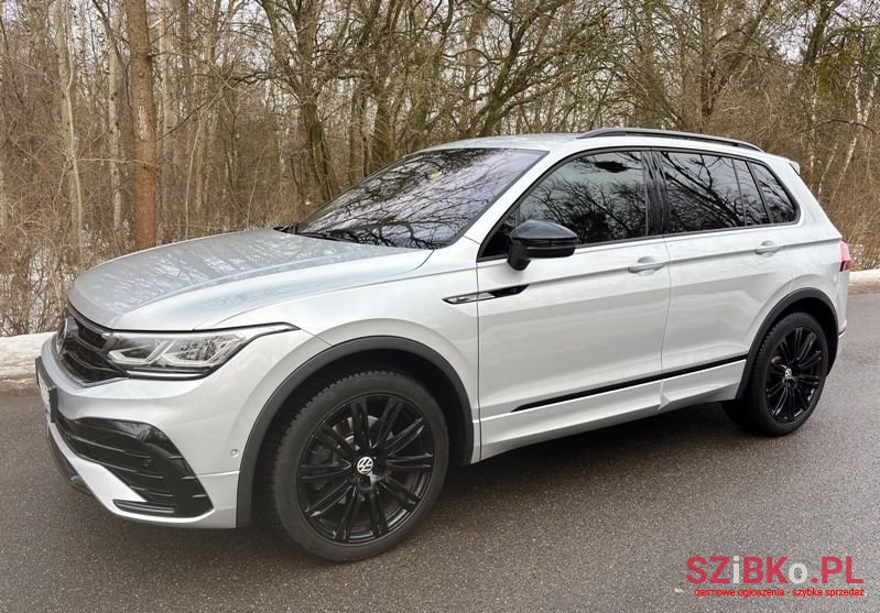 2023' Volkswagen Tiguan photo #2