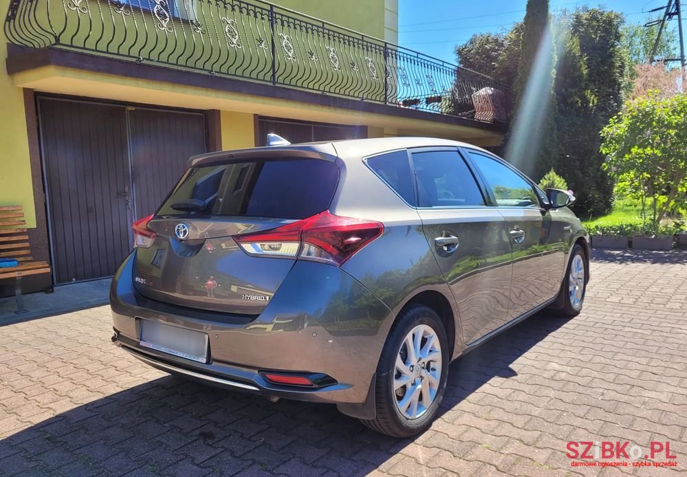 2017' Toyota Auris Hybrid 135 Selection photo #6