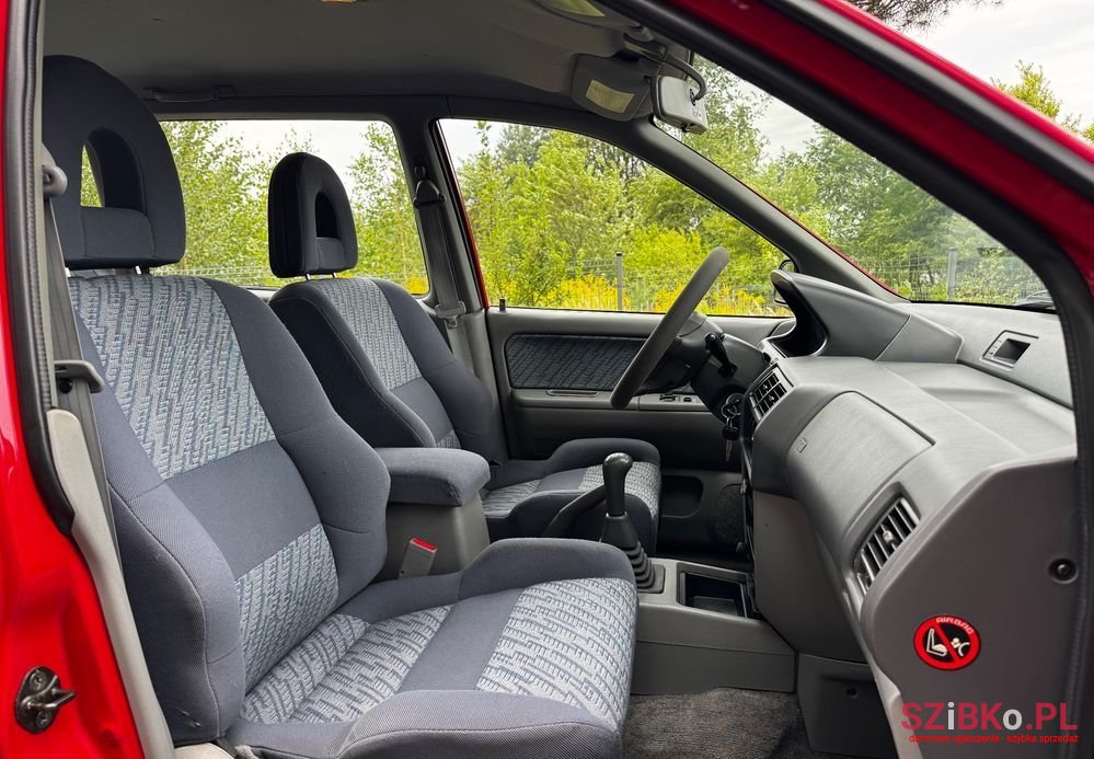 1996' Mitsubishi Space Runner 1800 City photo #5