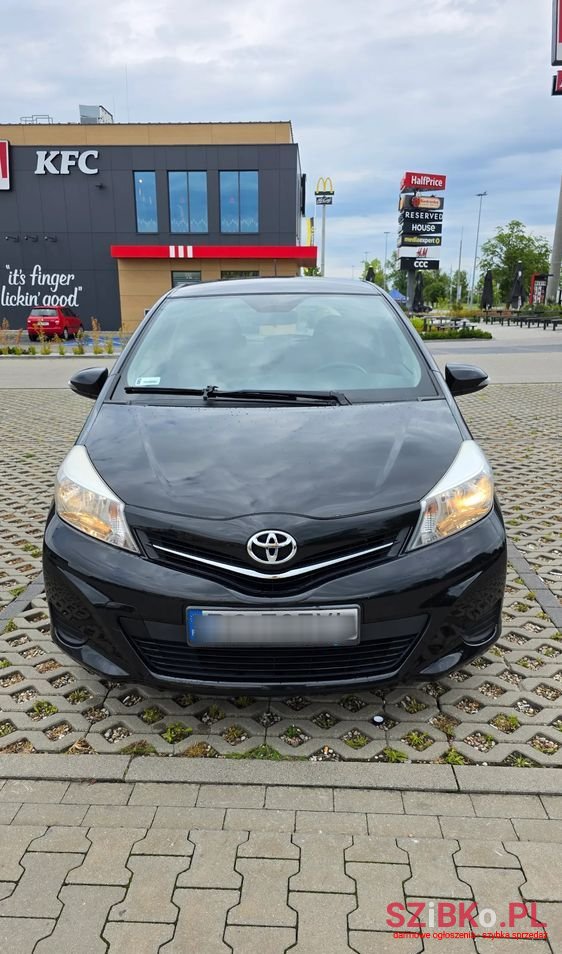 2012' Toyota Yaris 1.0 Luna photo #1