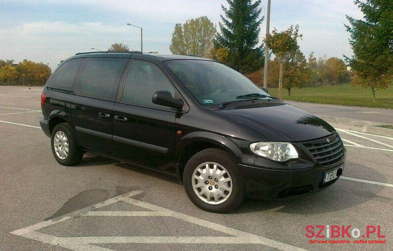 2004' Chrysler Voyager photo #1