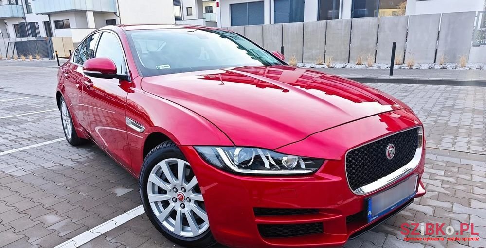 2017' Jaguar XE 2.0 T Prestige photo #1