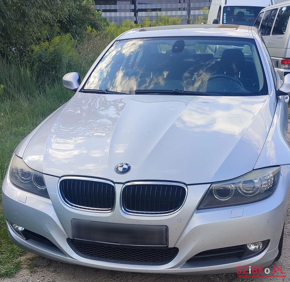 2009' BMW 3 Series 318I photo #4