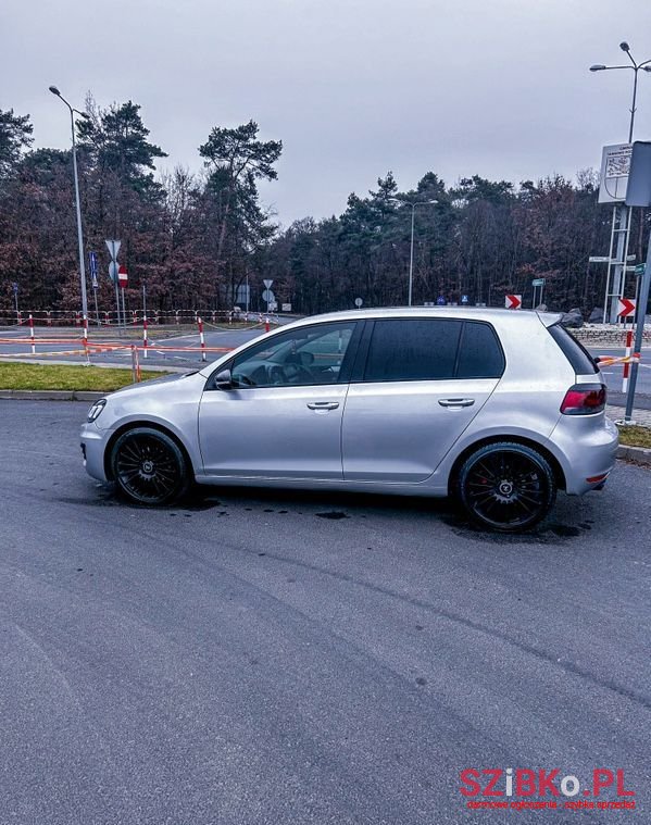 2009' Volkswagen Golf photo #5