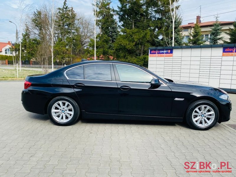 2015' BMW 5 Series 520D photo #2